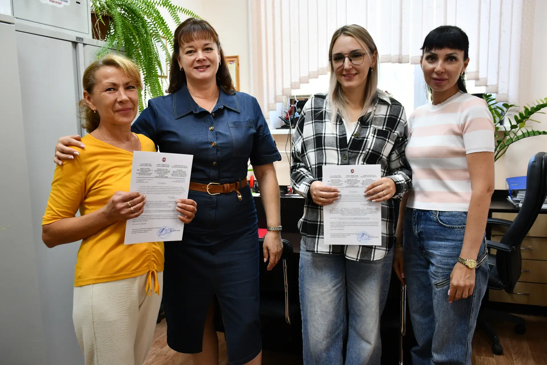 Сегодня вручили два долгожданных жилищных сертификата детям-сиротам — Сергею Суздалеву ...