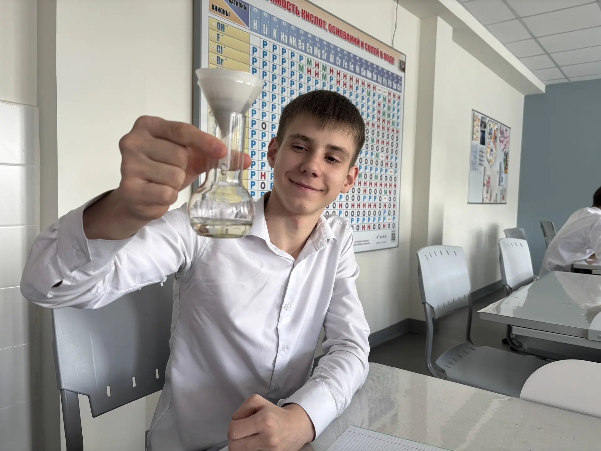 У учащихся 8 классов состоялось первое лабораторное занятие по химии 🧪
