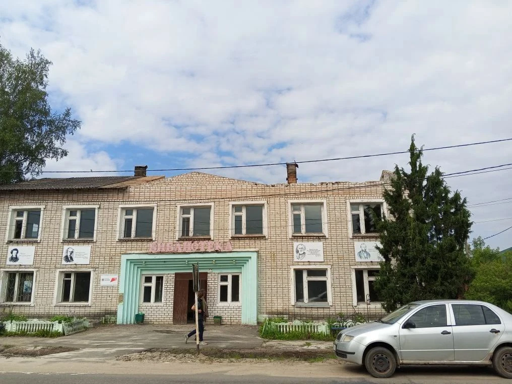 Продолжается ремонт Центральной библиотеки. На объекте одновременно ведется работа по д...