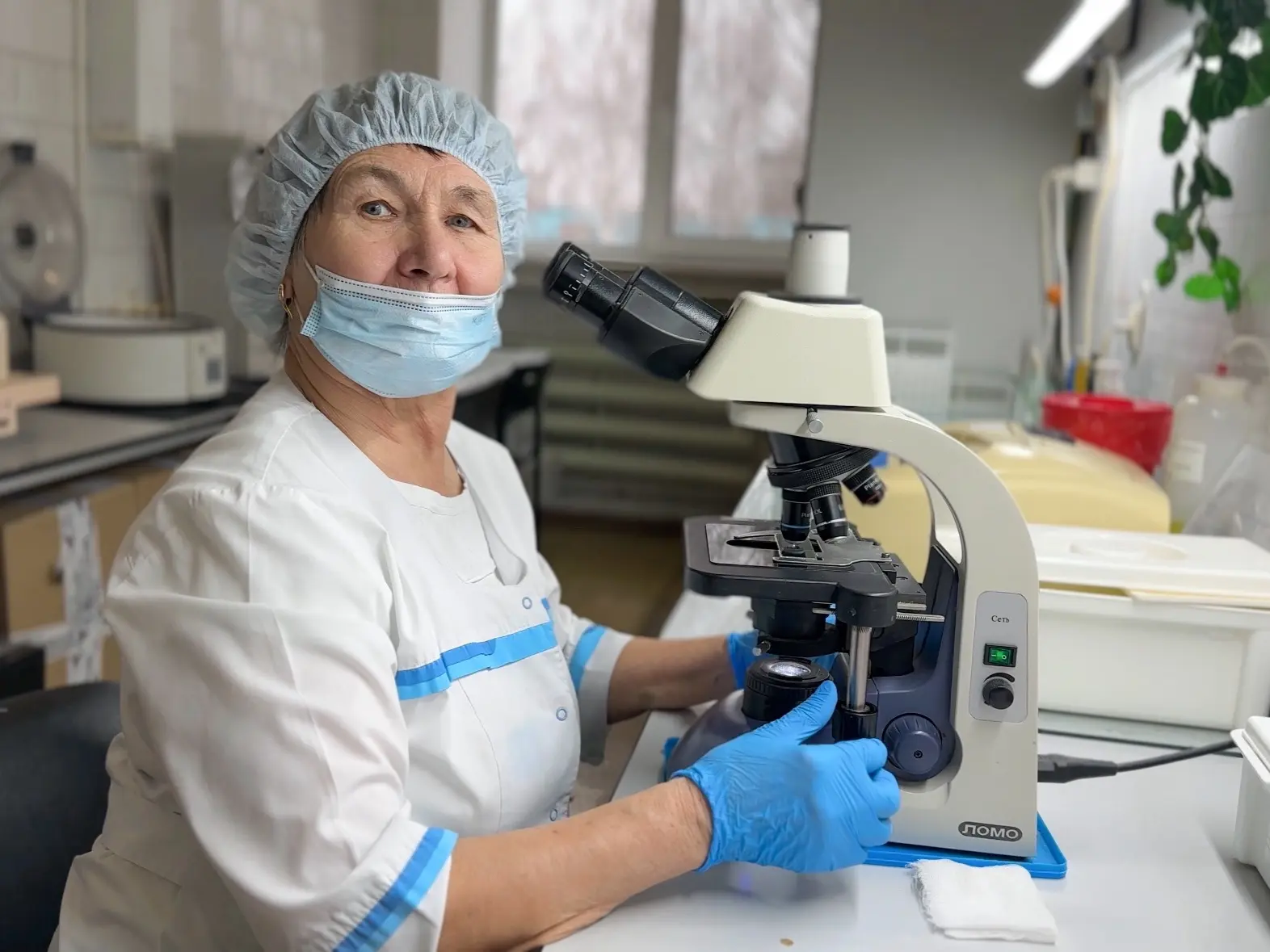 🔬 Более 50 лет верности профессии

Сегодня хотим рассказать об Анохиной Тамаре Семёновне - фельдшер