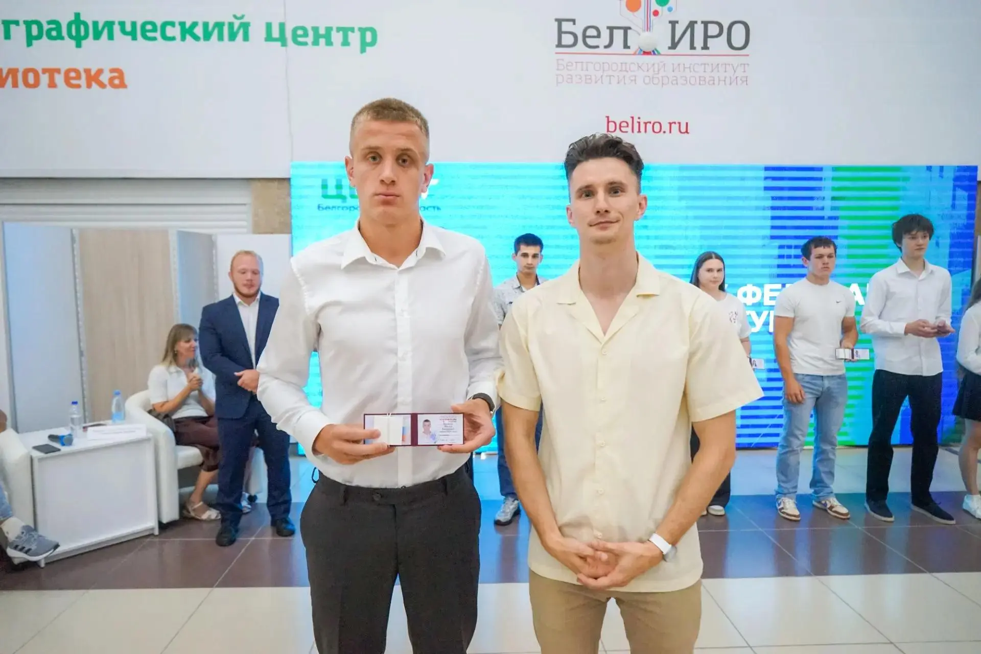💥 Спортсмену Академии плавания Михаилу Пилюгину сегодня в Белгороде вручили удостовере...