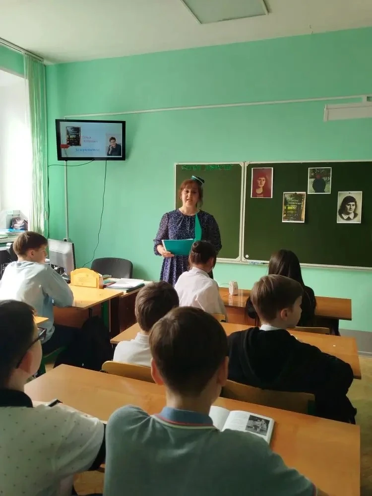🌟 Творческая встреча с Зухрой Гатиевной Латыповой  Вчера в стенах нашей школы состоялось по-настояще