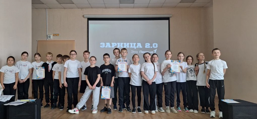 ЗАРНИЦА 2.0   В школе прошёл отборочный этап военно-патриотической игры «Зарница 2.0» для младшей во