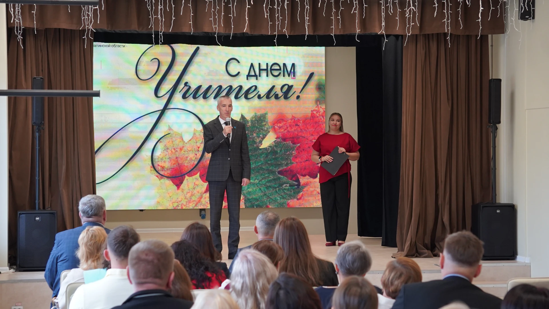 В анивской ДШИ сегодня чествовали педагогов Анивского округа