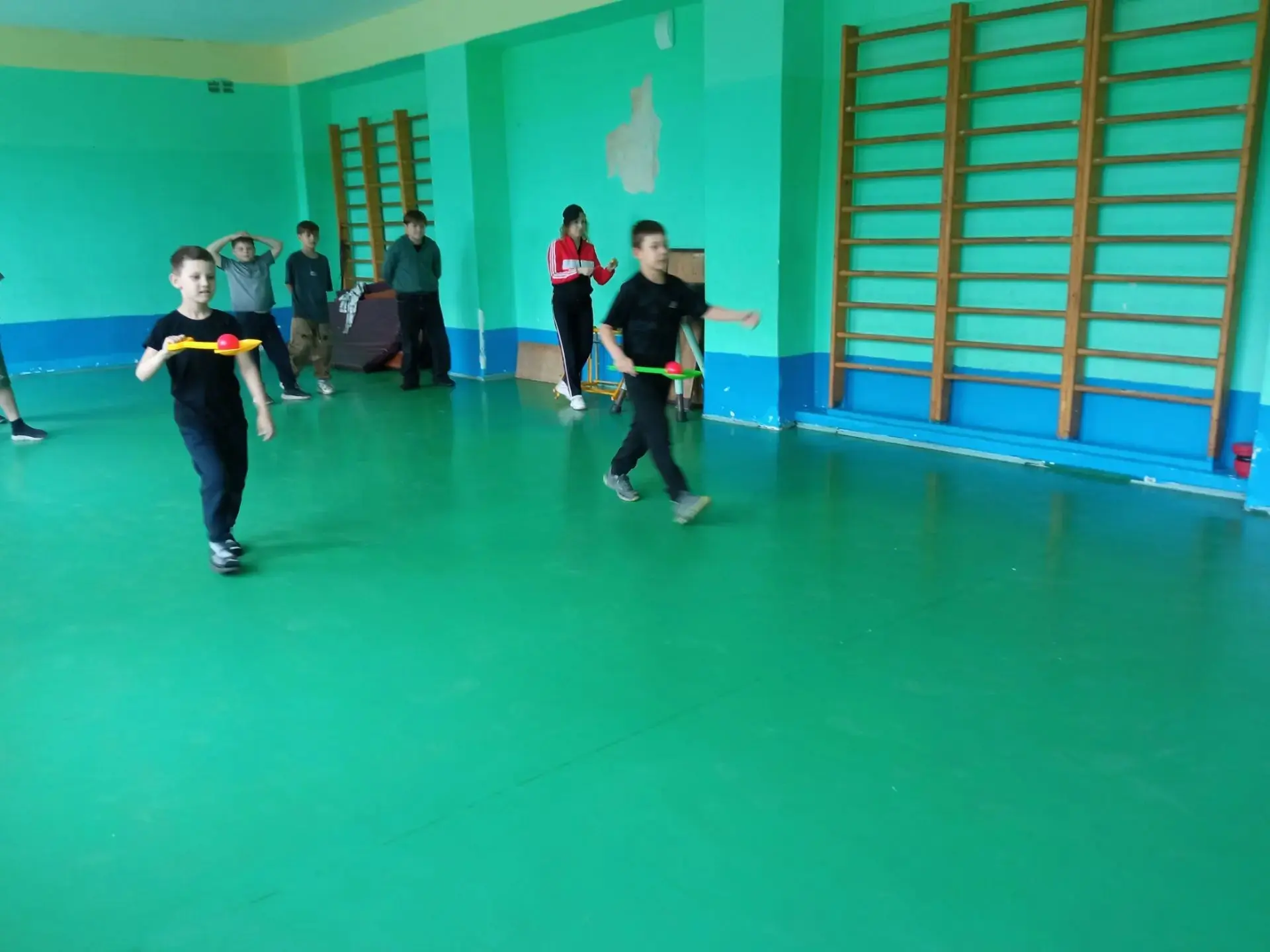 💫 День шестнадцатый

💪 Сегодня ребята занимались спортом. 
Для них была организована игровая прогр