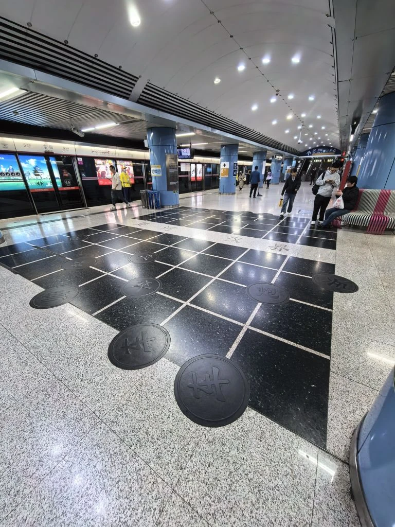 Когда я поняла, что ноги мои уже не ходят, решила ехать на метро.