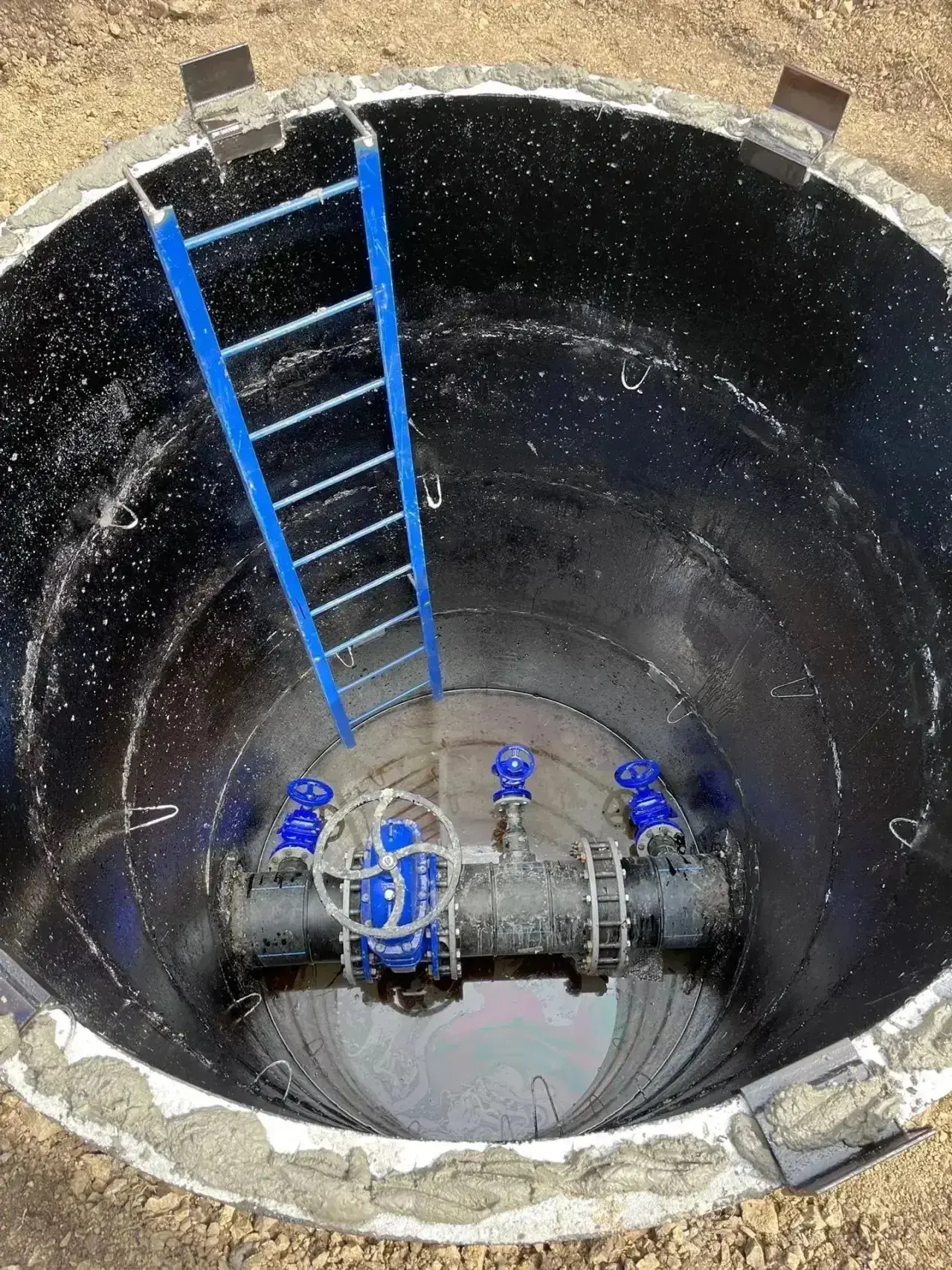 💧Более 10 километров новых труб и 67% готовности: как обновляют магистральный водопровод от Малосал