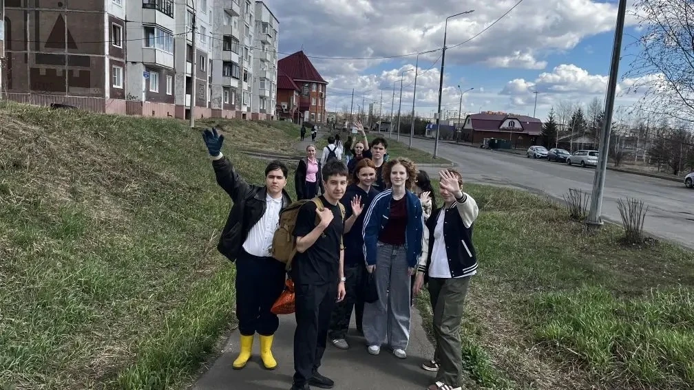 В преддверии Дня Победы учащиеся и педагоги школы провели субботник. Была убрана не только территори