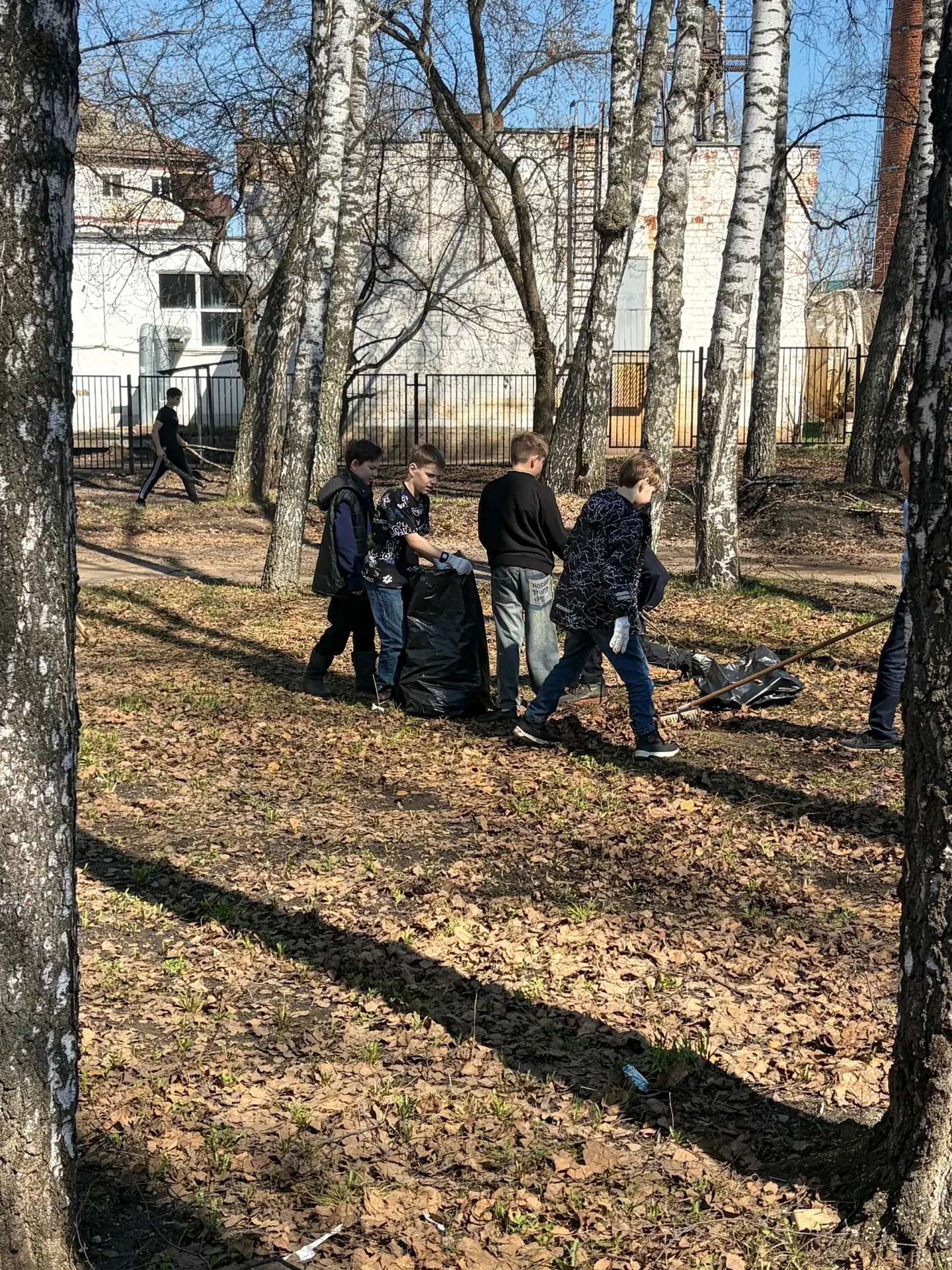🌿 Экологическая акция «Чистый город»: начнём с родной школы! 🌿 Друзья, весна — время обновлений! И м