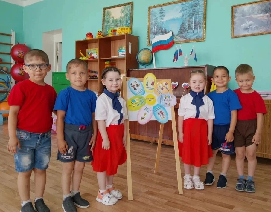 В структурном подразделении «Детский сад» МАОУ СОШ с. Новополеводино воспитатель Чакова...