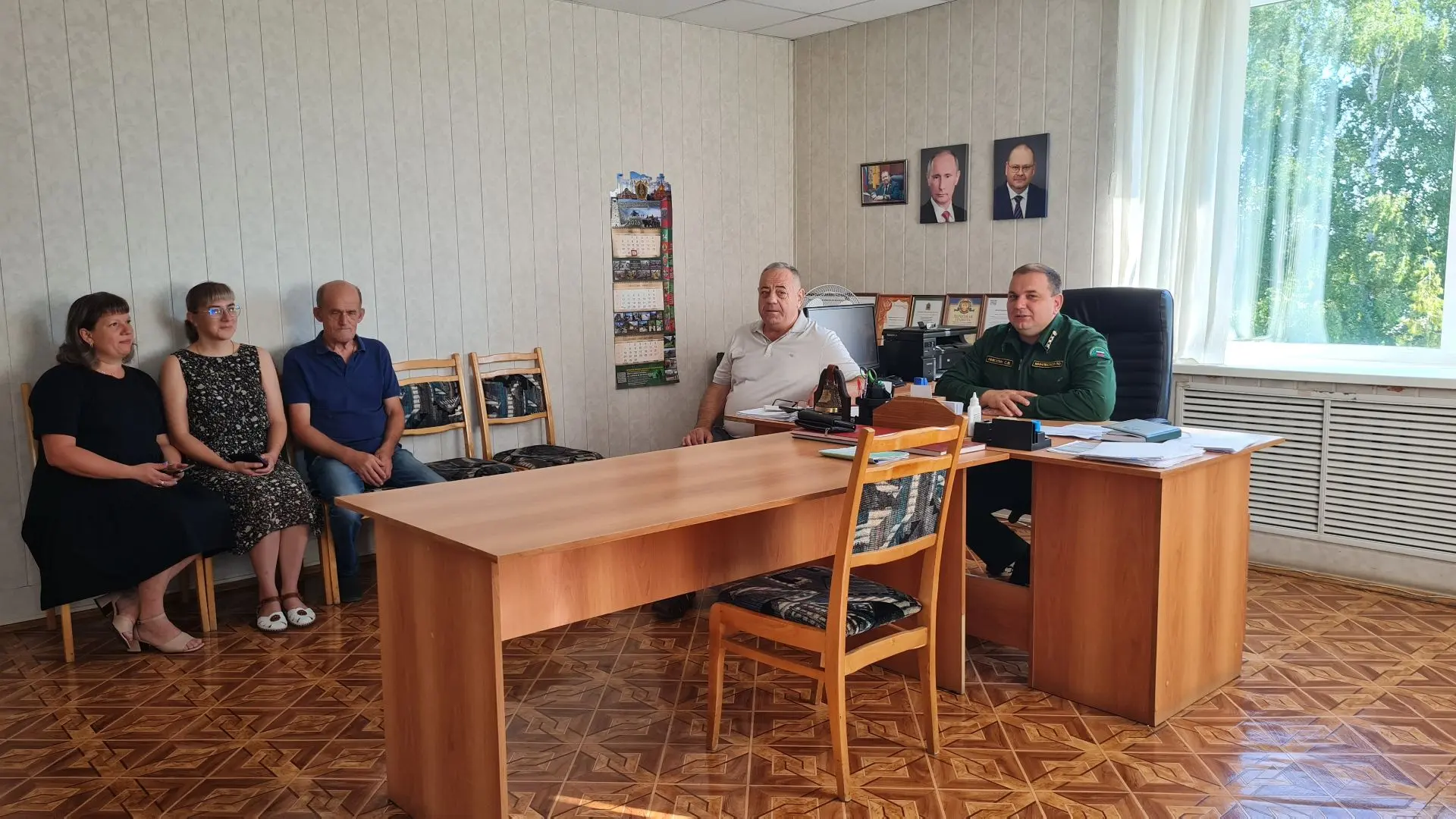 Лидер общественного мнения Владимир Астахов провел встречу с сотрудниками Никольского л...