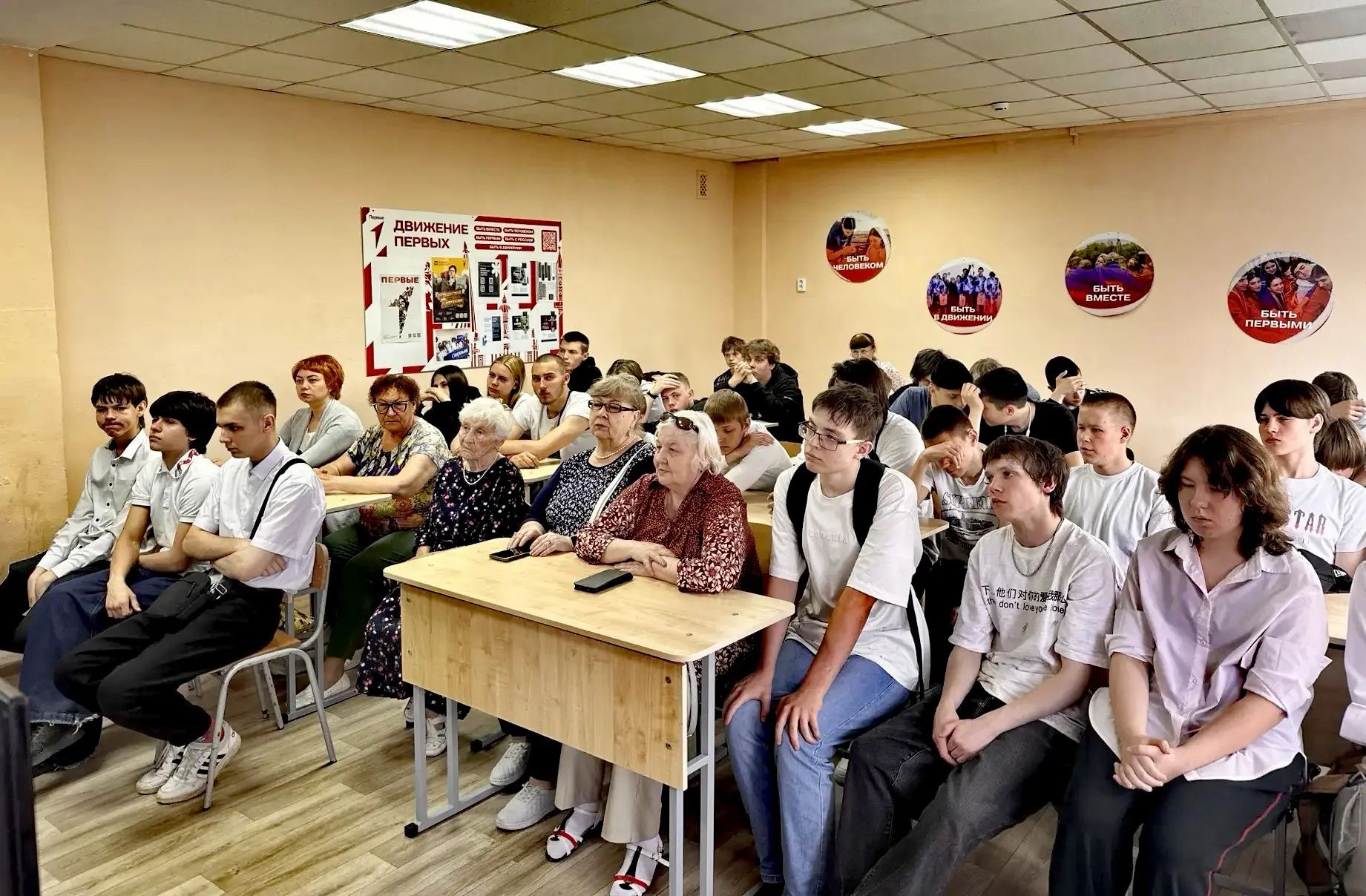 🇷🇺В рамках военно-патриотического воспитания молодежи в техникуме прошло мероприятие «Служу России