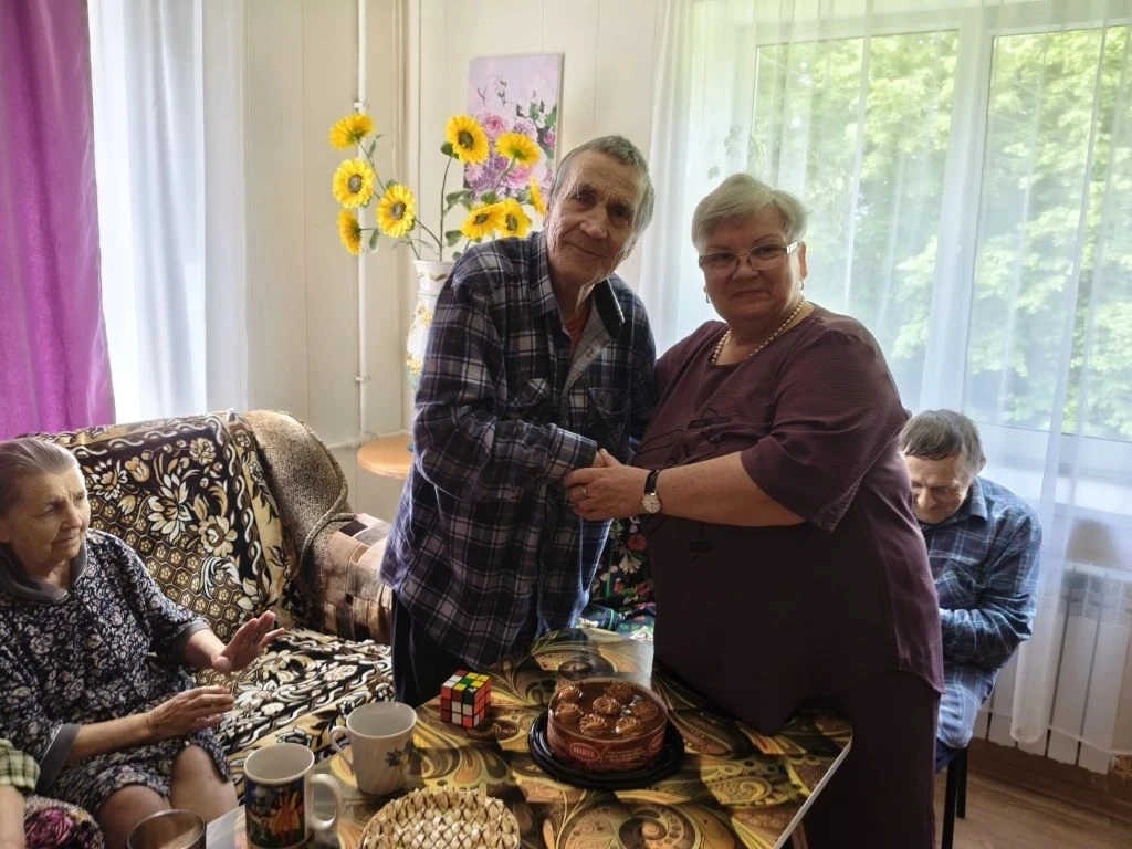#Поздравляем!
🌺🌺🌺Вчера свой 70-летний юбилей отметил наш Иванов Александр Васильевич, или наш Саш