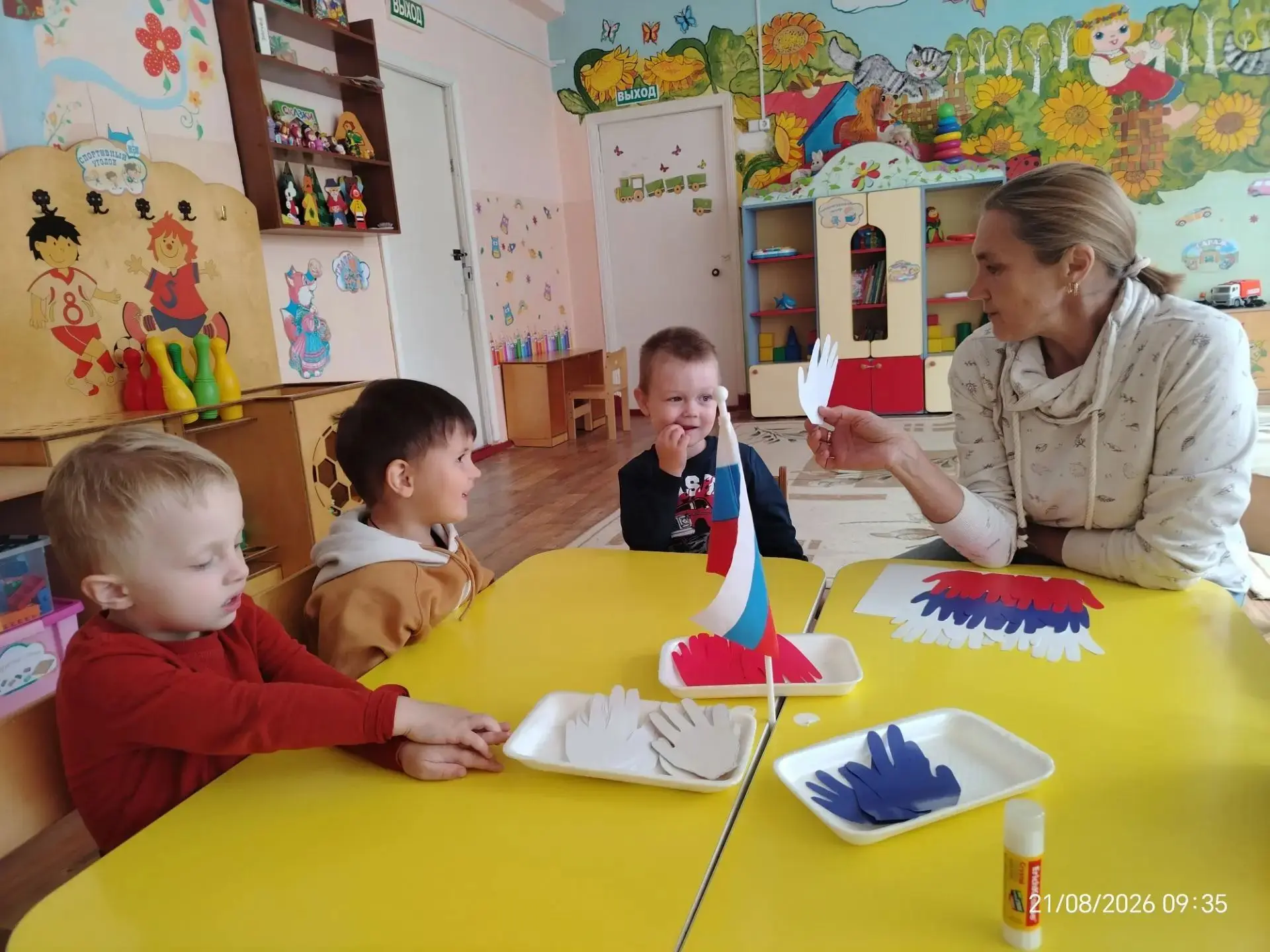 Родина начинается с детства: когда в маленьких ладошках бьются большие сердца🕊️🇷🇺