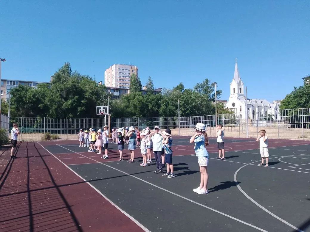 0️⃣9️⃣0️⃣6️⃣2️⃣6️⃣ - 🌞 Утро в пришкольном лагере «Зелёный шум» началось с бодрой зарядки!

✨День в 