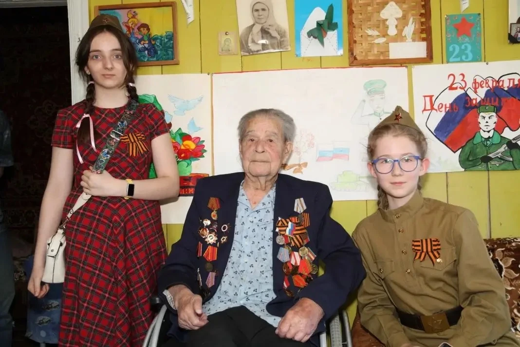 Ника Филиппова, ученица 5 класса, и Варвара Лысенко, ученица 7 класса, приняли участие ...