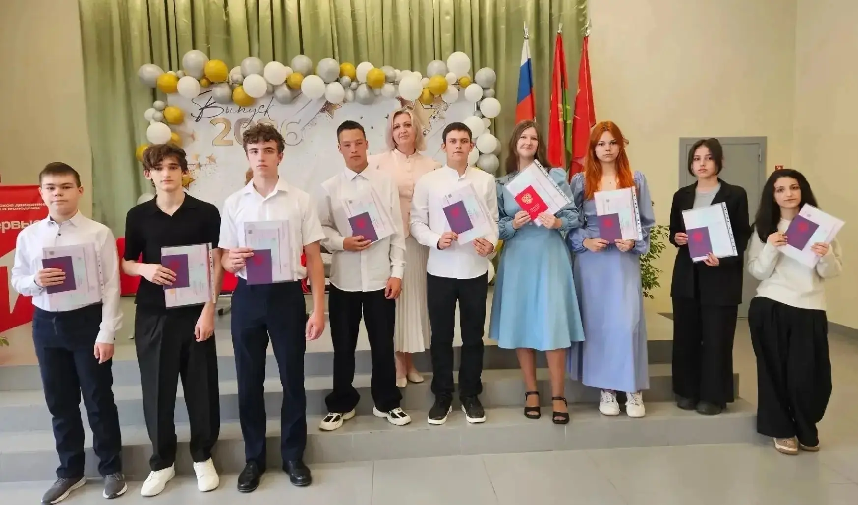 Прощаться со школой всегда непросто… Но именно в этом и есть магия выпускного: грусть п...