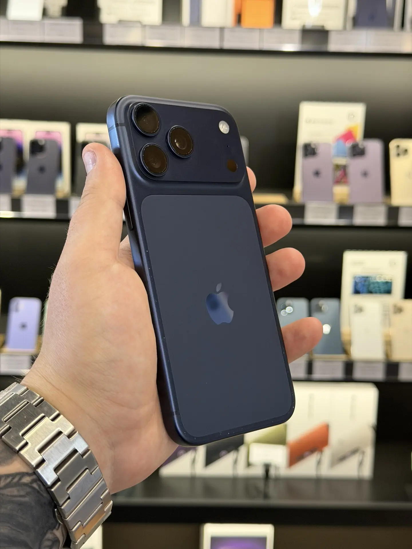 📱 iPhone 17 Pro Max, 256GB💙

Версия: сим+есим

Память: 256ГБ 

Аккумулятор: 100% (69 циклов)🔋

Це