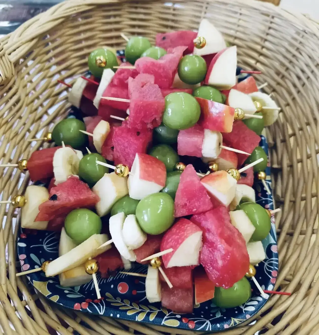 Учимся, играя: витаминный пикник!🍏🍅🥒🍒🥕

Сегодня мы нарушили все правила «скучного» сада и устро