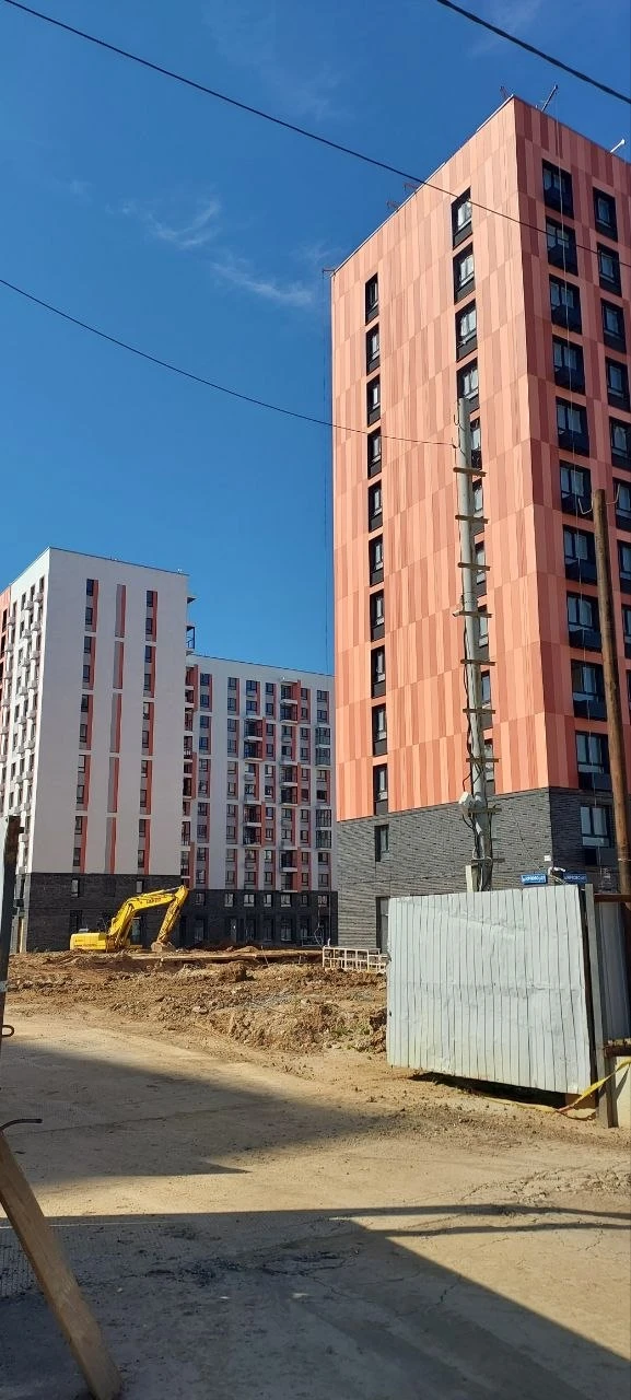 Стройки непочатый край. Год  задержки, это лучшее, что может быть.