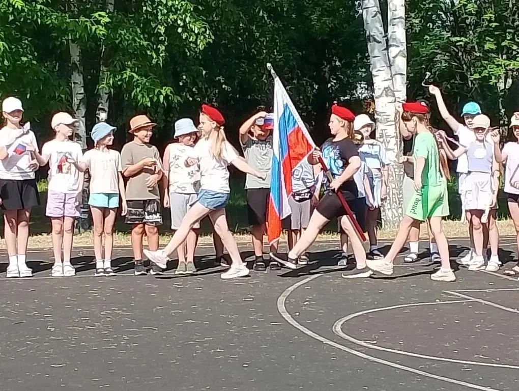 В преддверии Дня России в пришкольном лагере