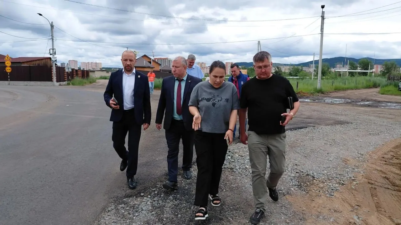 🚧 Ремонт дороги по улице Ипподромной в Чите идет с опережением графика!

👷‍♂️ Партийный десант «Ед