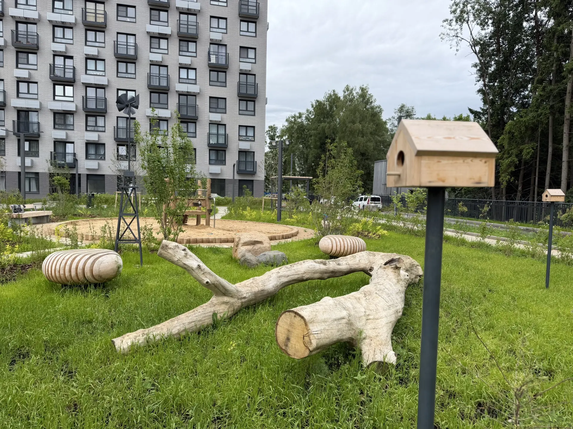 Новая площадка. Курчатова, 25/5

Застройщик БФСК на свои средства выполнил благоустройство. 

Парков