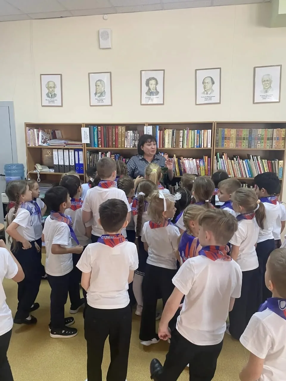 Дорогие друзья и родители! 🎉 🌟 В наших первых классах продолжается  "Трек Орлёнок Эрудит"! 🌟В рамках