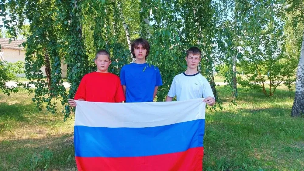 В честь Дня России 12 июня   в школьном  оздоровительном лагере «Солнышко» было организовано тематич