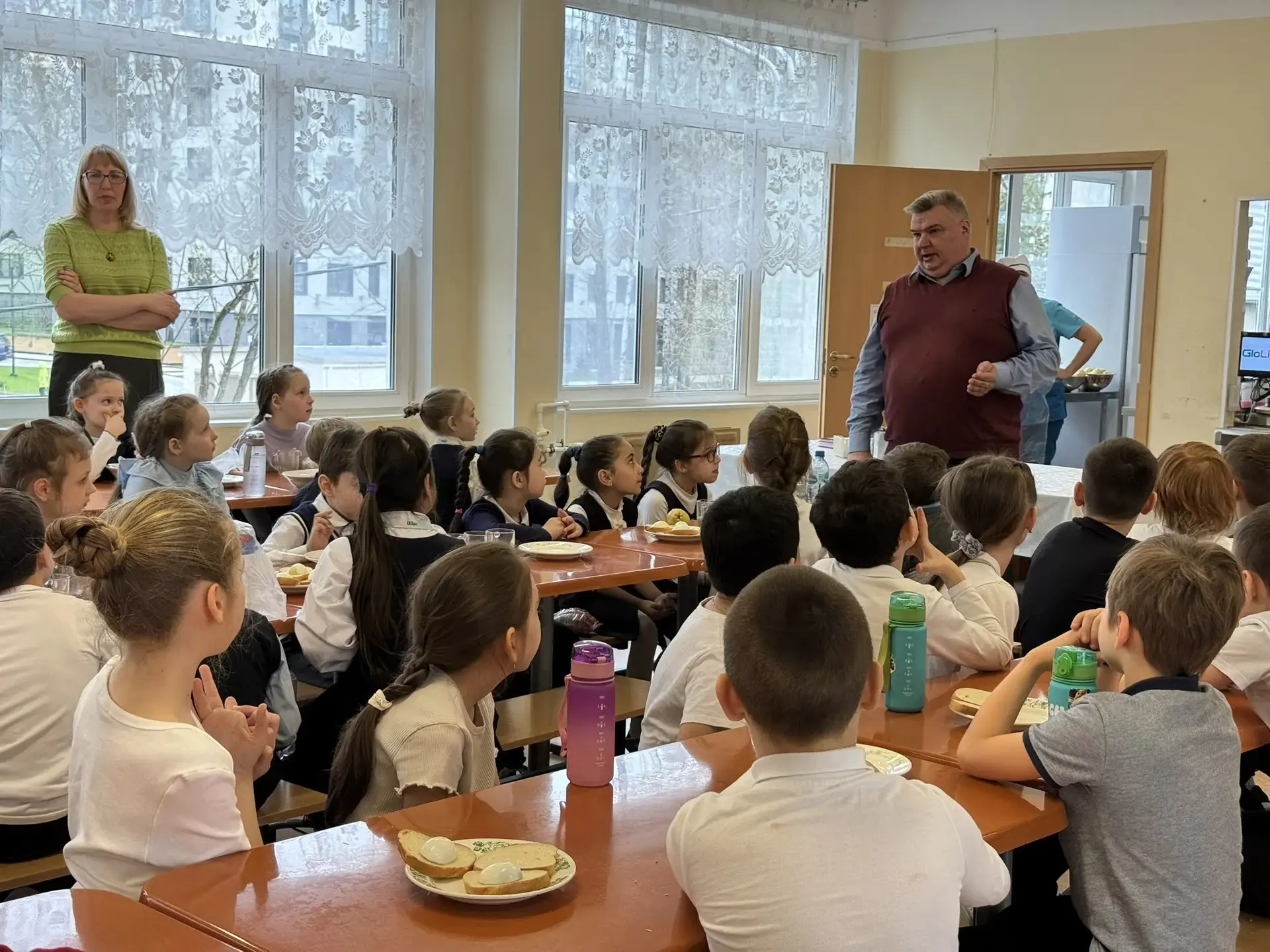 🍽️ Завтрак с директором: открытый диалог в школьной столовой