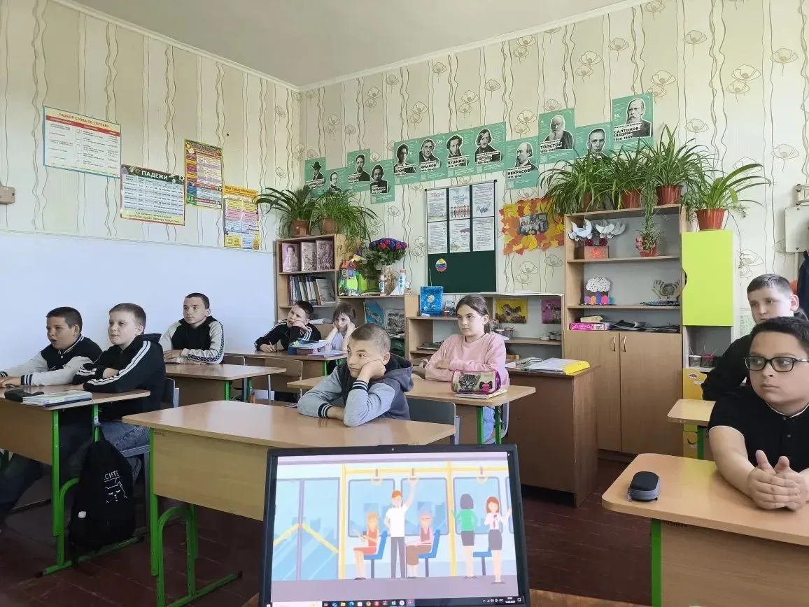 ✅ В пятом классе прошёл классный час «Безопасность дорожного движения»!
