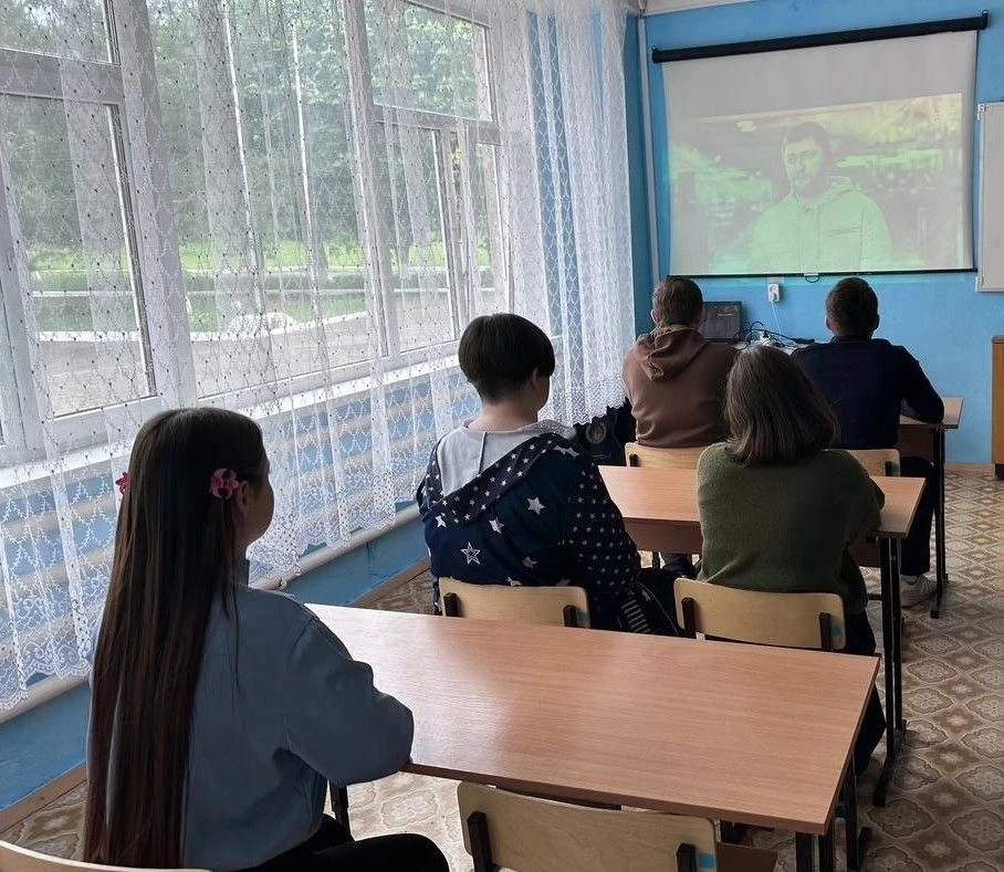 🇷🇺 Россия — мои горизонты: выбираем будущее уже сегодня! 💼✨

14 мая в нашей школе прошло очередно