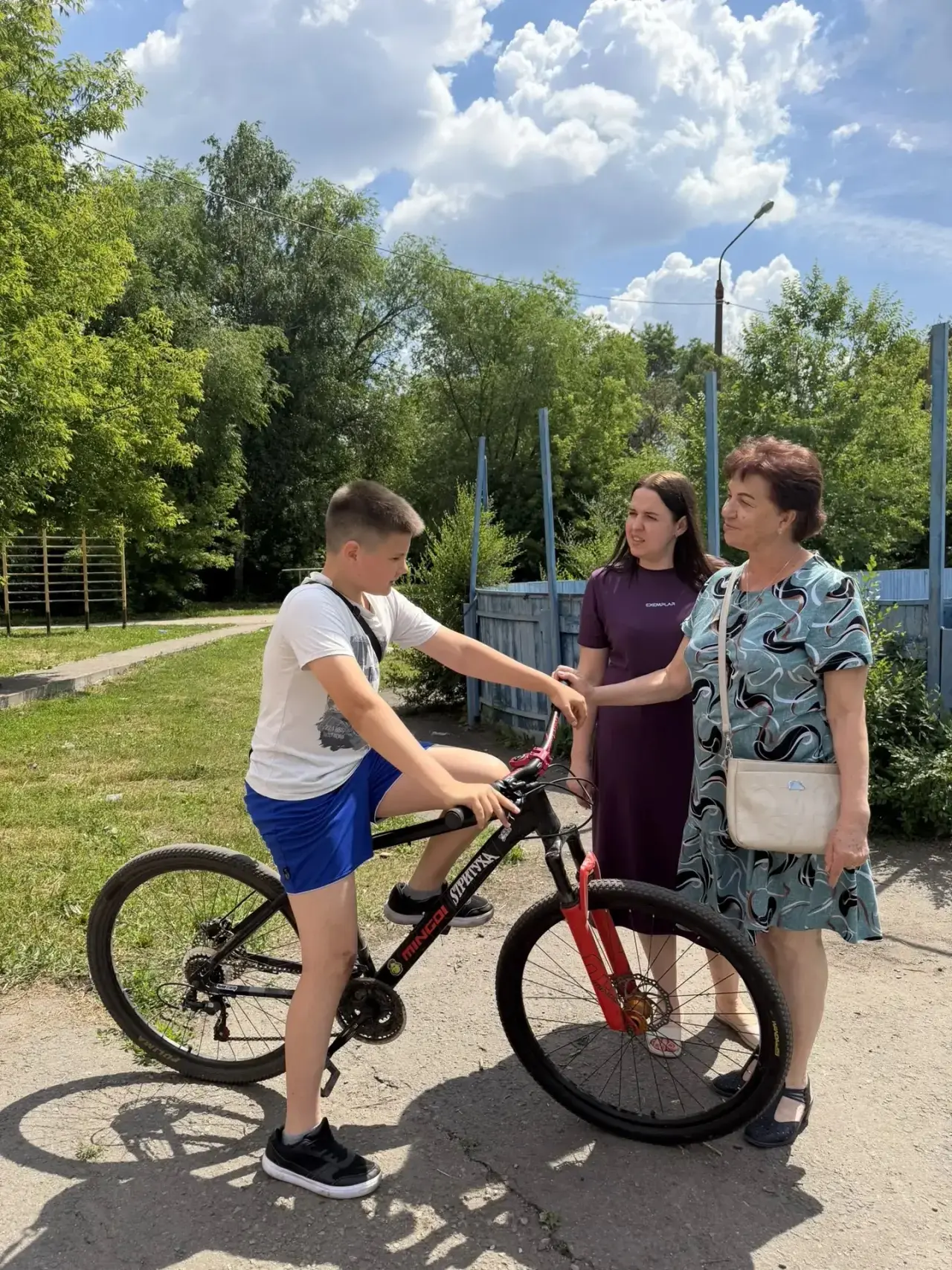 ❗️Профилактические рейды педагогов лицея по микрорайону КПД❗️

Еженедельно педагоги нашего лицея при