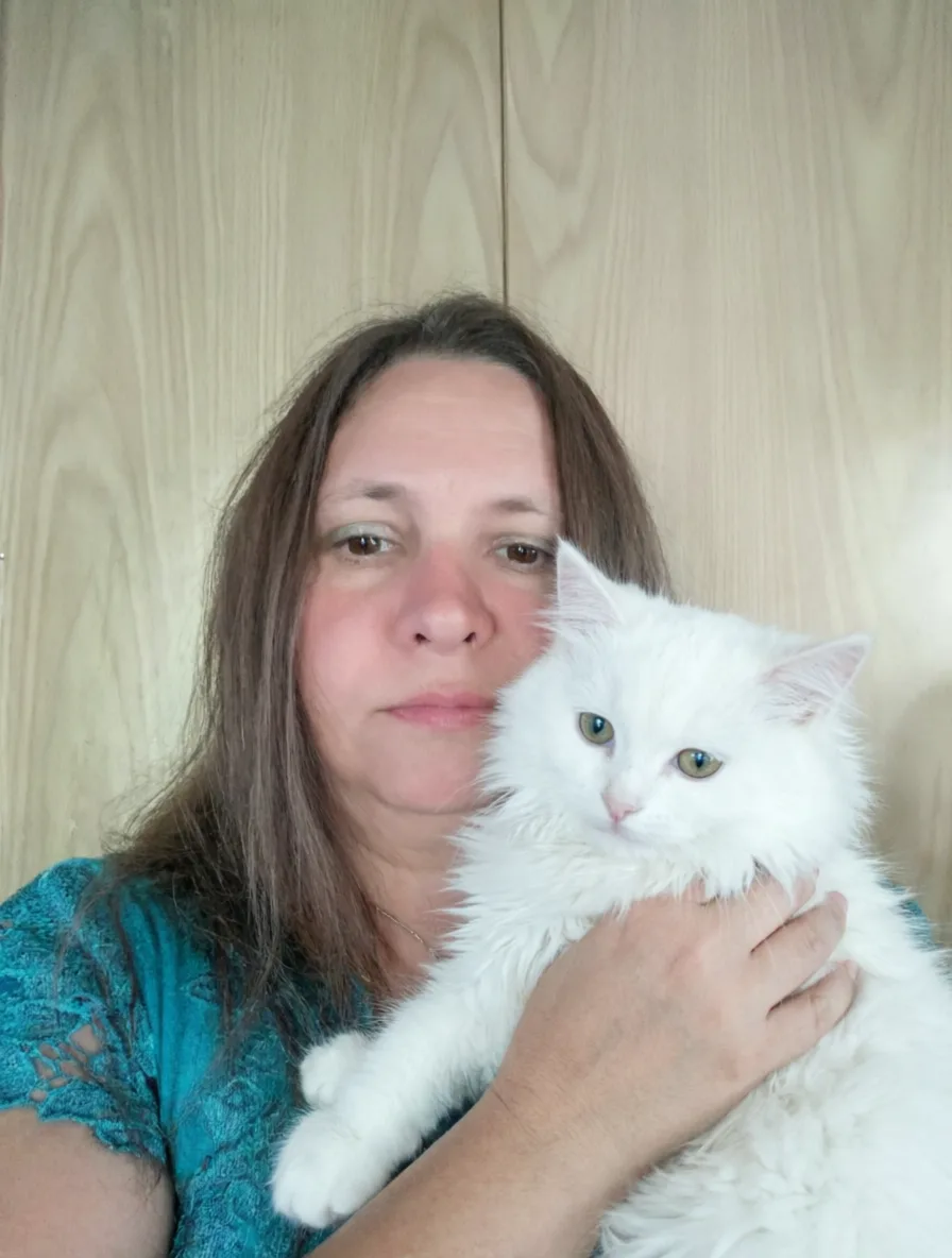 Летом на даче я случайно познакомилась с одной женщиной, которая которая продавала свои...
