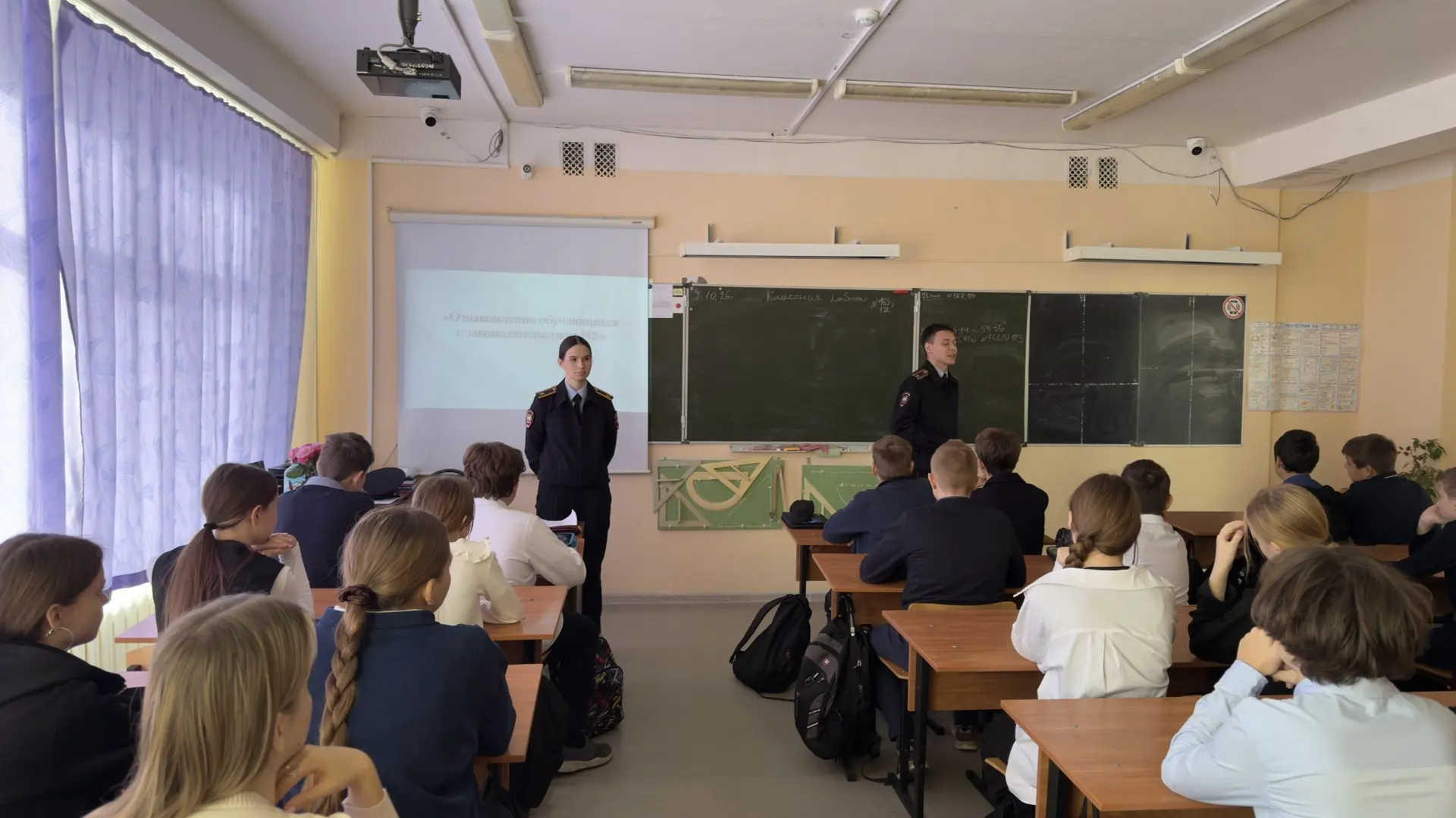 7 октября в МБОУ СОШ №84 прошли профилактические беседы с участием курсантов Воронежско...
