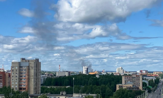 В Петрозаводске горят склады на Шуйском шоссе