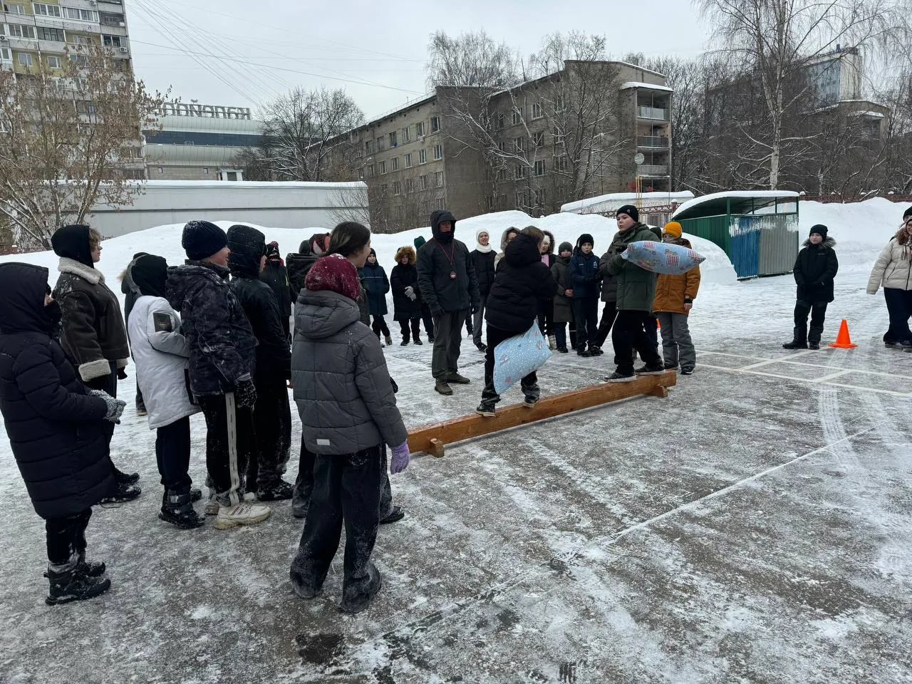 ❄️ Зимние забавы для 5–8 классов  С успехом в нашей школе прошли «Зимние забавы».  Ясные морозные дн