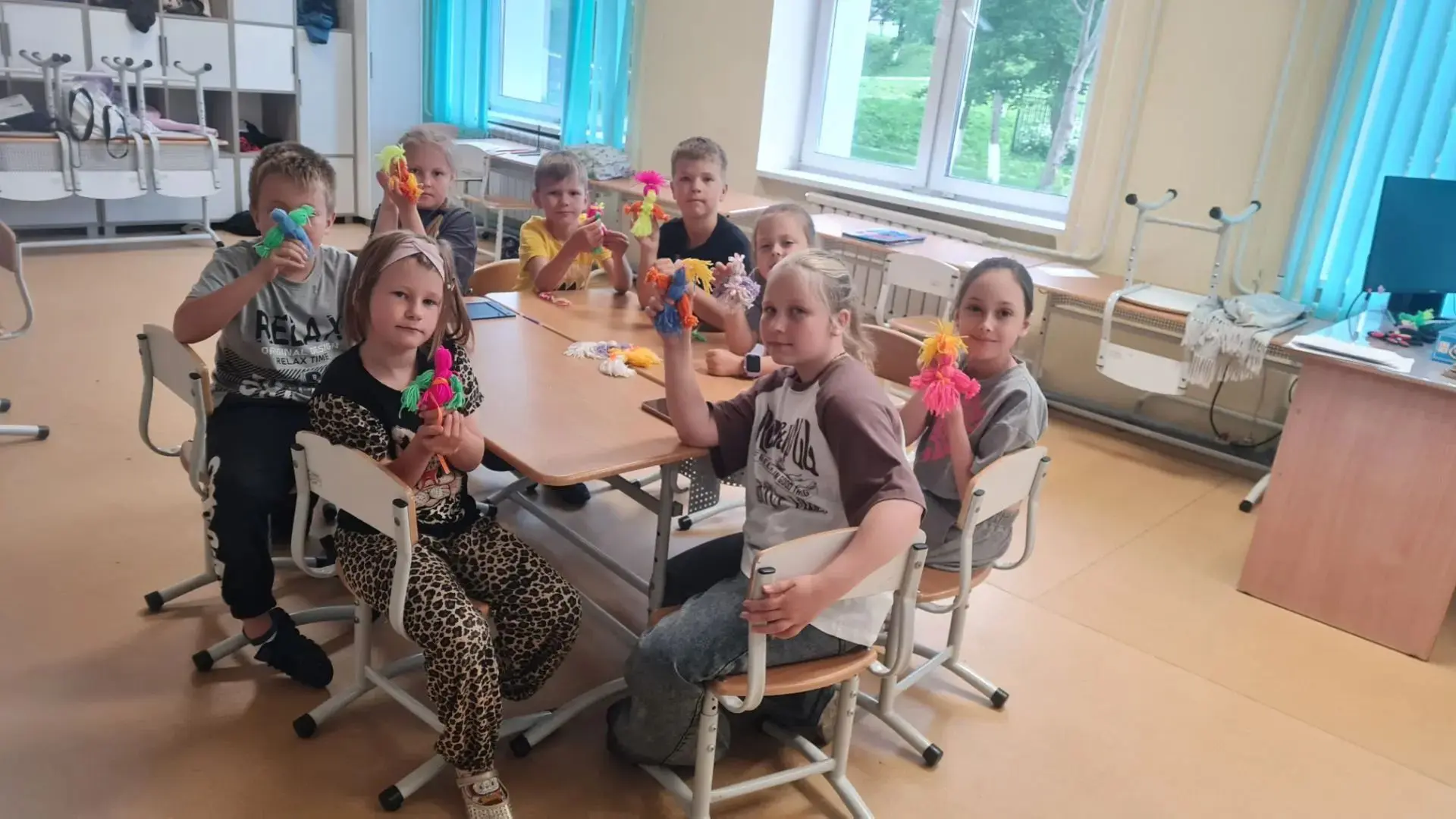 Шерстяные человечки: творческая перезагрузка в лагере 🧶

У нас в лагере прошел уютный мастер-класс.