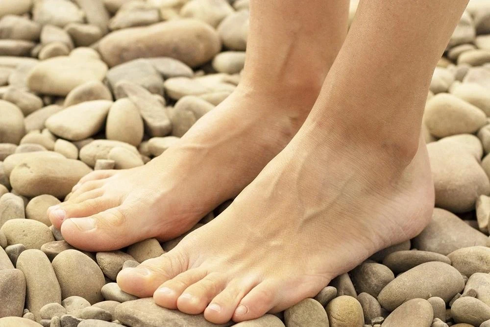 Ходите чаще босиком

👣 Хотим напомнить про ходьбу босиком, как естественный метод оздоровления, рек
