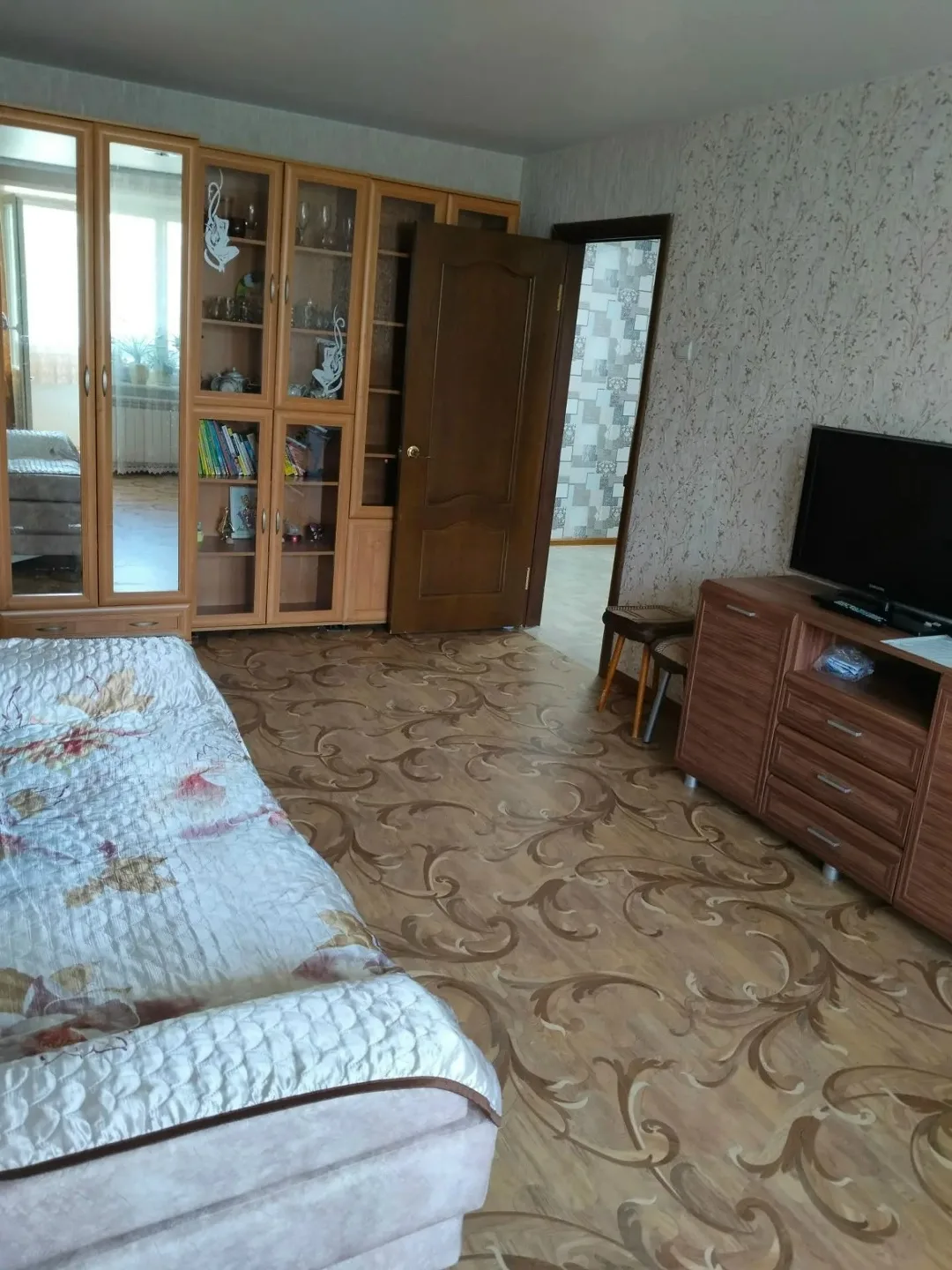 Сдам 2-х комнатную квартиру, русским, 30000 + счётчики. 2 микрорайон дом 34. 
Все вопросы по телефон