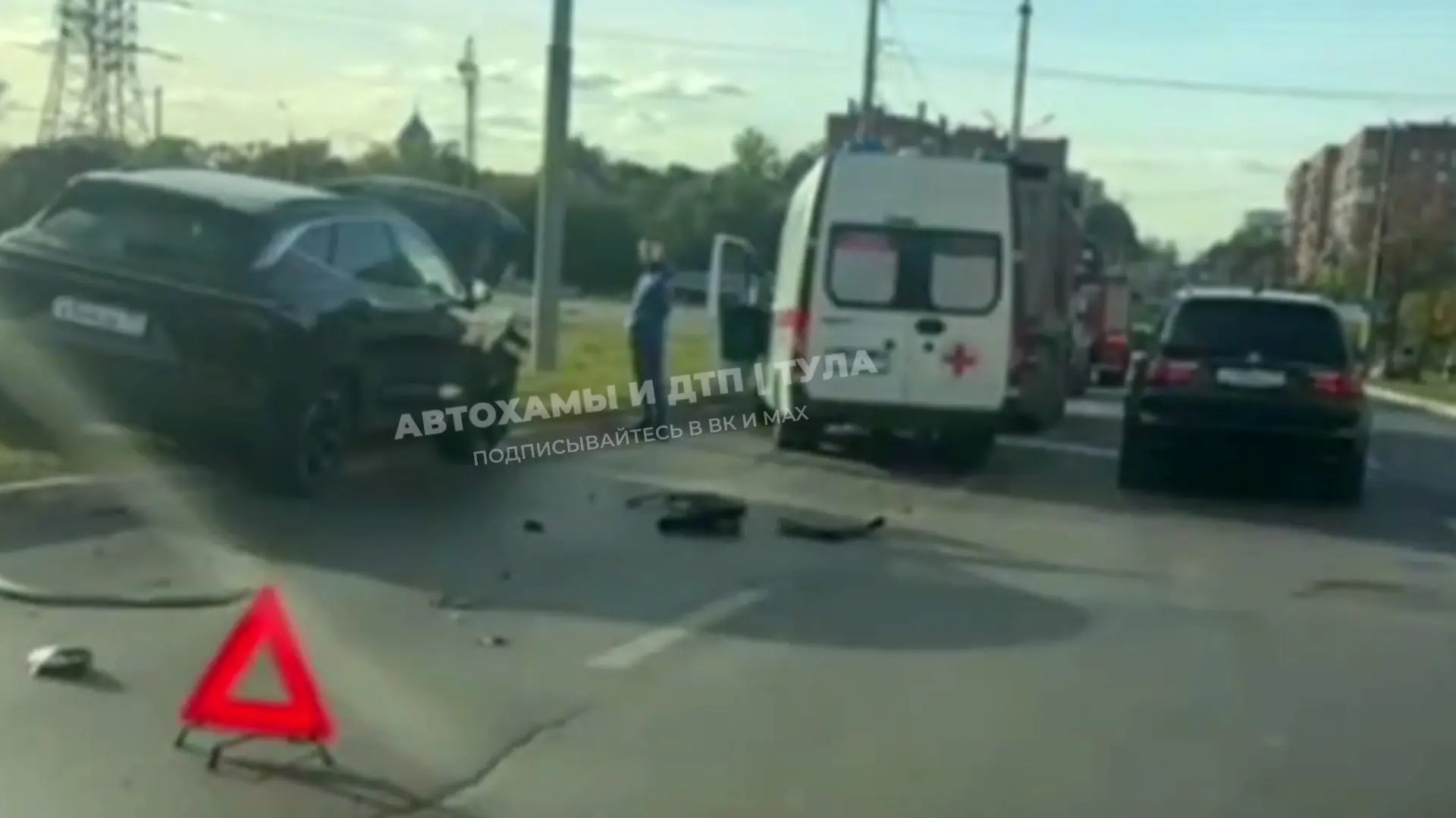🚨🚔ДТП на перекрестке ул. Ложевой и ул. Металлургов. Вроде, догнал самосвал. Фото от п...
