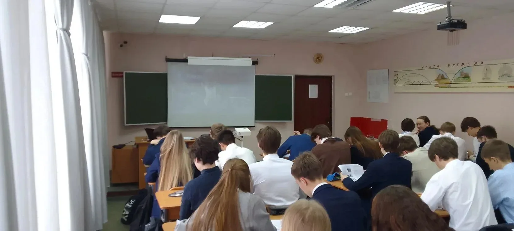 24 апреля девятиклассники и десятиклассники лицея приняли участие в международной акции "Диктант Поб