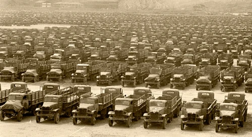 1941 г. — Закон о ленд-лизе.
Президент Рузвельт подписал закон о ленд-лизе — поставках военной техни