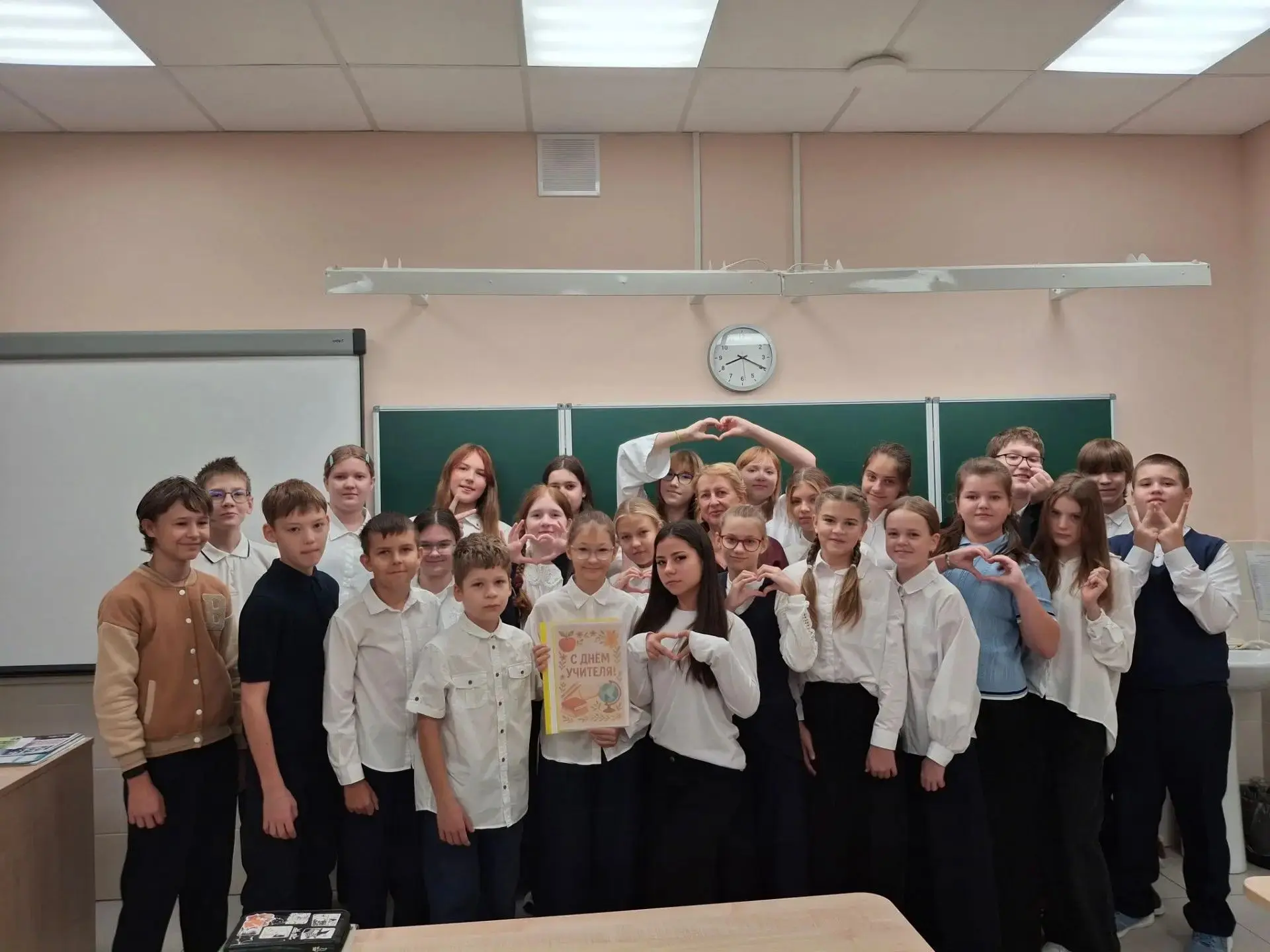 🎉 ТЁПЛЫЙ СЮРПРИЗ ОТ 6 «М»: АЛЬБОМ ПОЖЕЛАНИЙ КО ДНЮ УЧИТЕЛЯ! 🎉