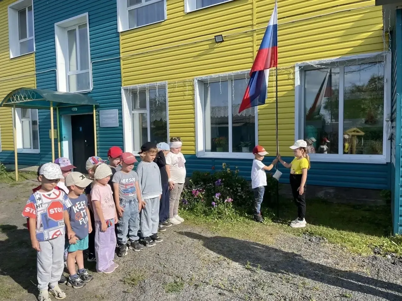 Сегодня в нашем детском саду прошел замечательный праздник, посвященный Дню российского...