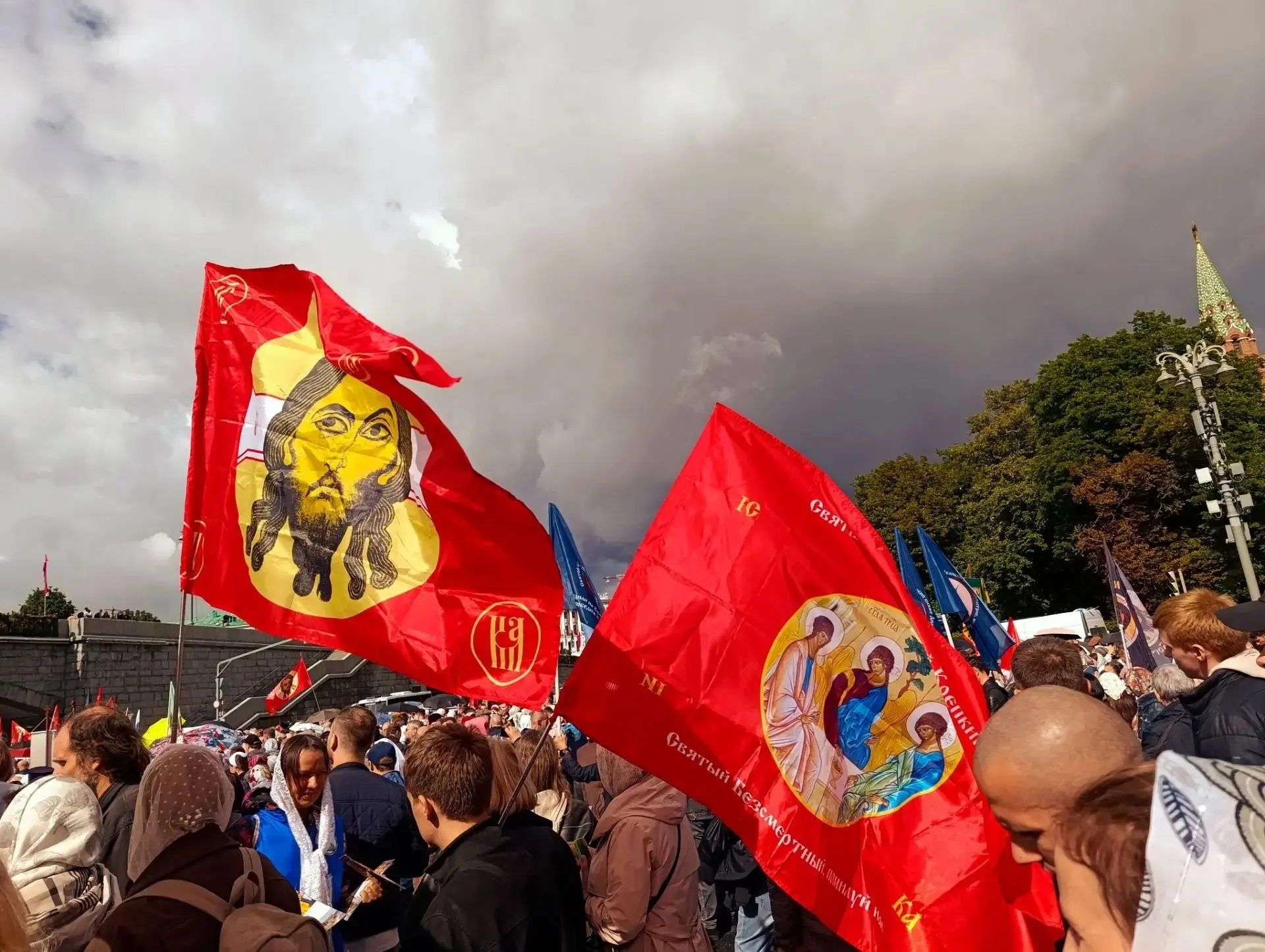 В числе ста тысяч паломников, участвовавших в Общемосковском крестном ходе 6 сентября 2...