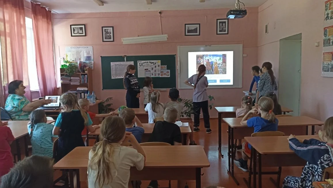 🌞 Четвертый день в лагере прошёл ярко и интересно! 🇷🇺