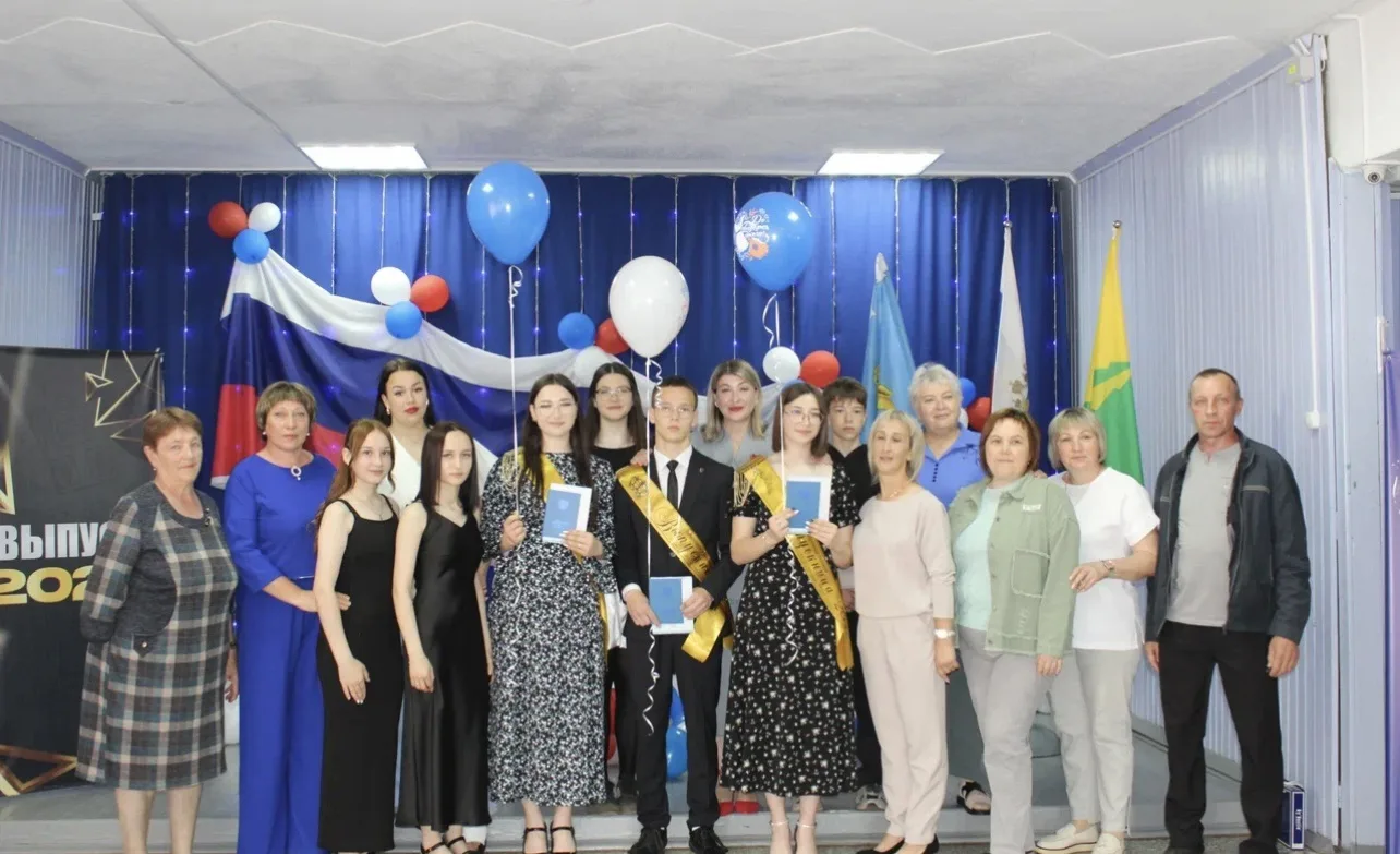В ДОБРЫЙ ПУТЬ , ДОРОГИЕ НАШИ ВЫПУСКНИКИ!