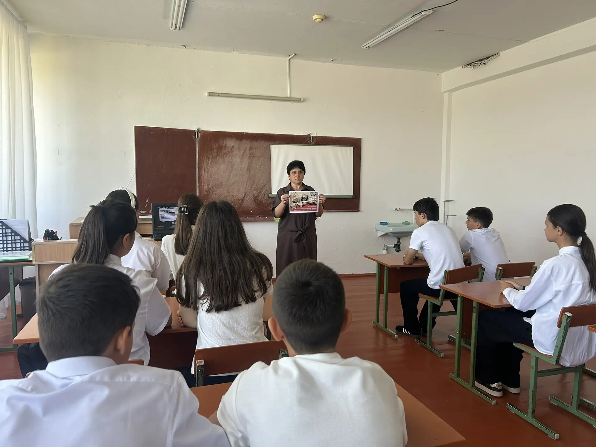 📜 В нашей школе совместно с сельской библиотекой прошёл тематический день, посвящённый...