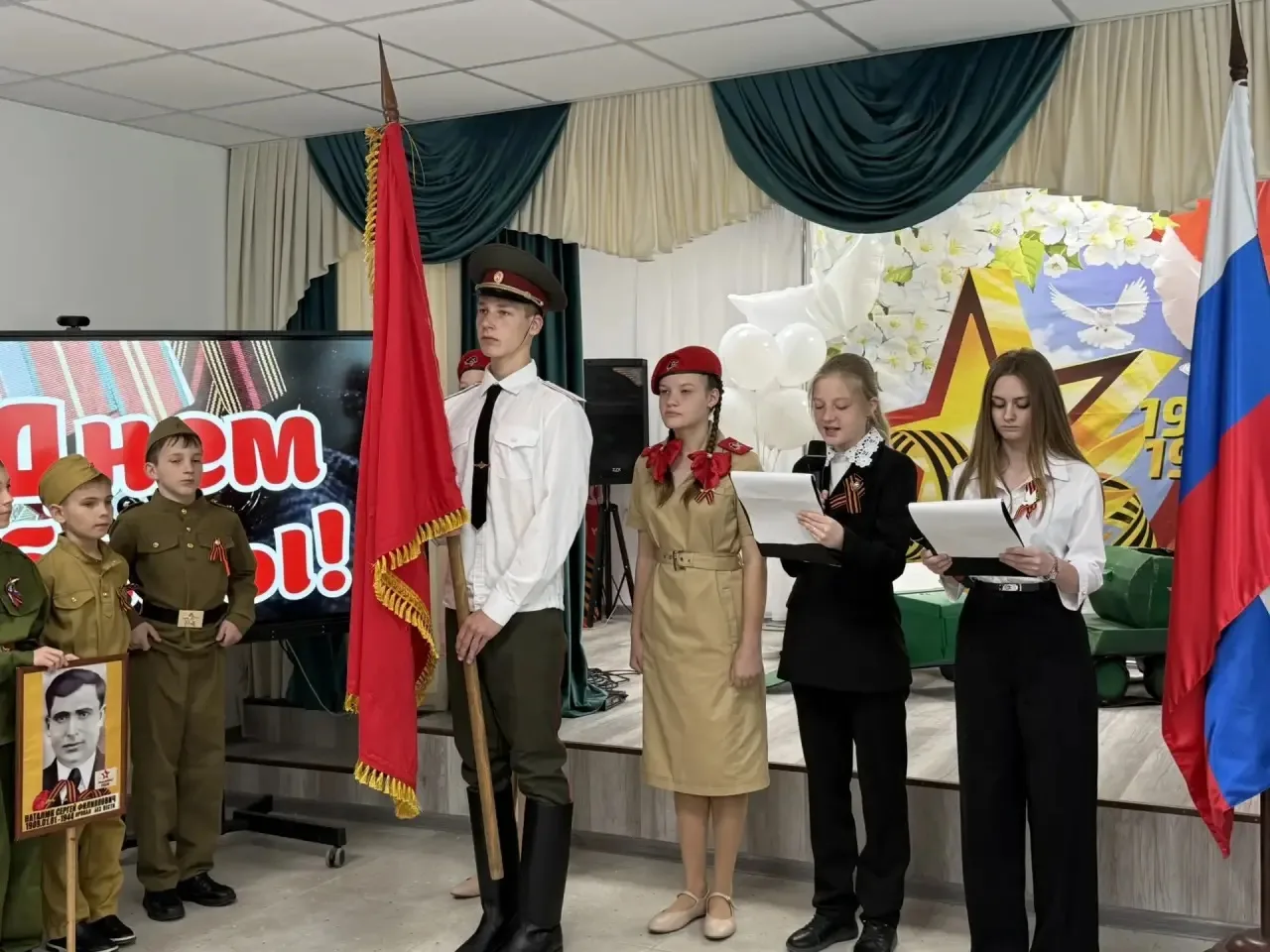 В МБОУ СОШ №18 прошли торжественные линейки, посвященные Дню Победы🔥🔥🔥